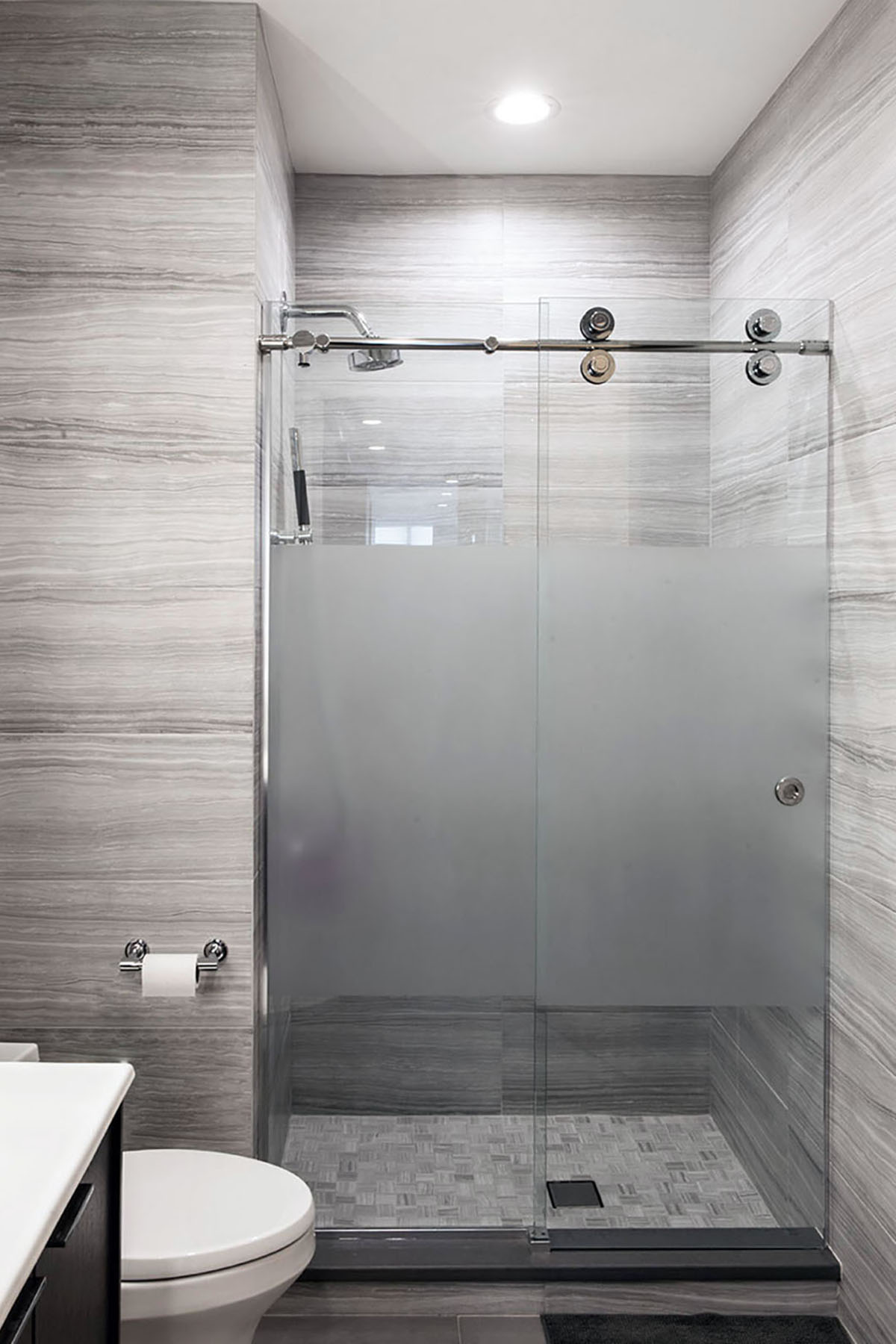 Modern Gray Bathroom Design Ideas · Fontan Architecture, image size:1200x1800