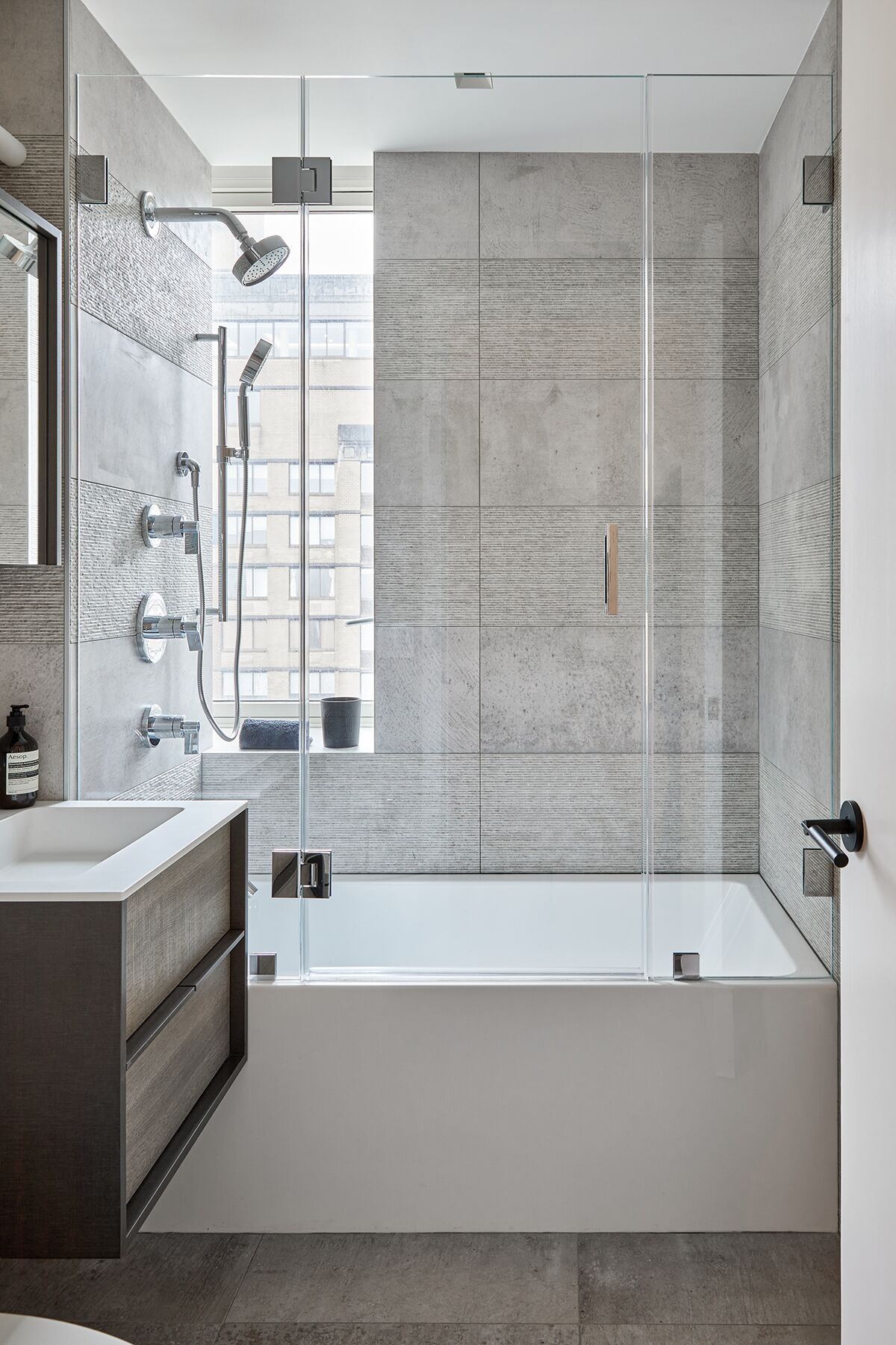 Modern Gray Bathroom Design Ideas · Fontan Architecture, image size:1200x1800